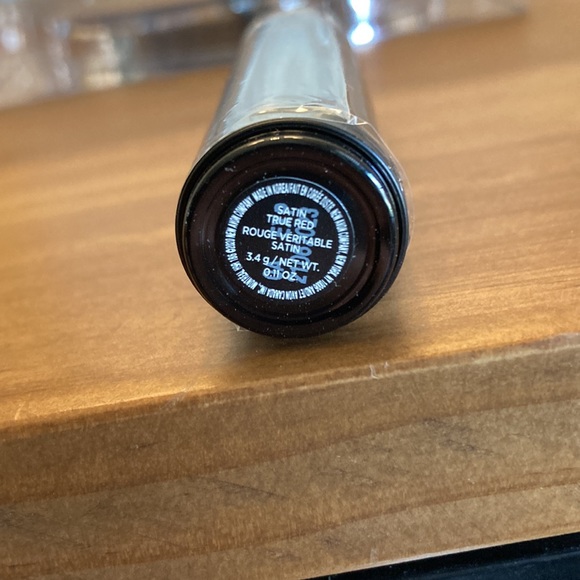 fmg Cashmere Lipcream - color is True Red - Picture 3 of 5